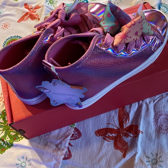 NWT - JoJo Siwa Hightop Sneakers (Size 2) - Picture 2 of 6